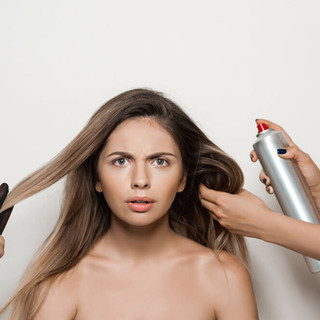 “La lacca per capelli fa male!” e altri miti da sfatare su questo prodotto per lo styling