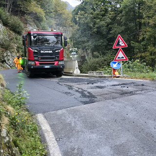 Provinciale 197 del Col del Lys, in corso l'asfaltatura del tratto di Rubiana