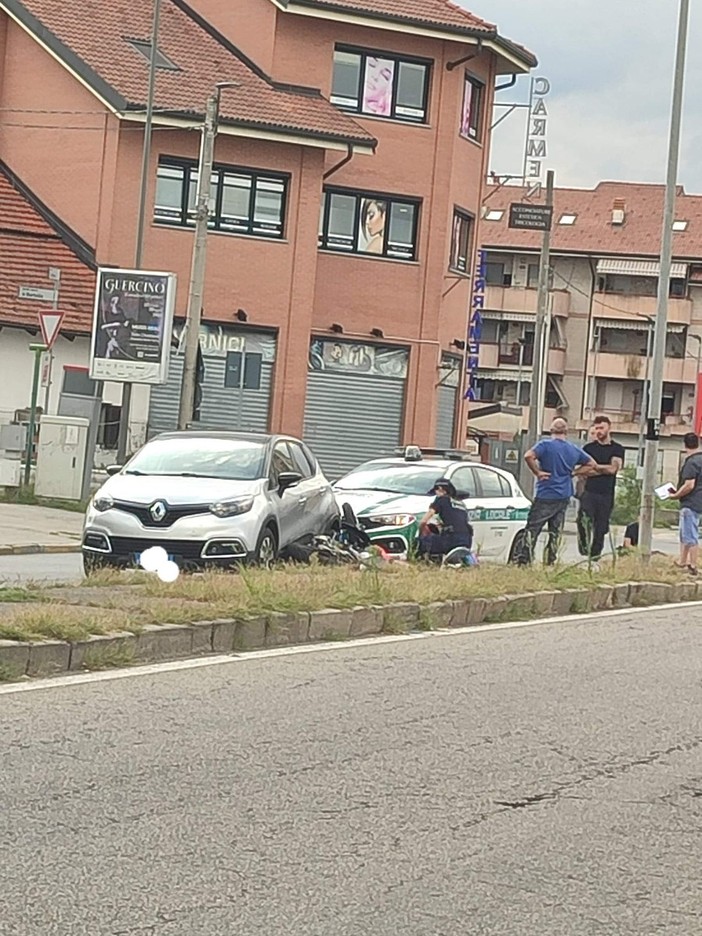 Ad avere la peggio il centauro, caduto a terra (foto Giusy Cois - Quartiere Barca e Bertolla)