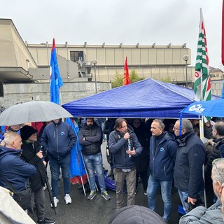 Metalmeccanici, rinnovo non si sblocca. Protesta davanti all’Unione Industriali