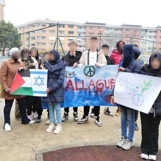 manifestazione di ragazzi per la pace