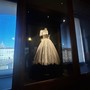 Dalle tuniche medievali agli abiti da sposa: la moda del bianco attraverso sei secoli in mostra a Palazzo Madama