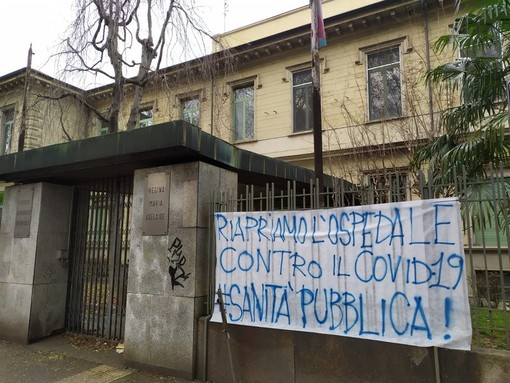 Foto di repertorio di uno striscione di protesta all'esterno del Maria Adelaide