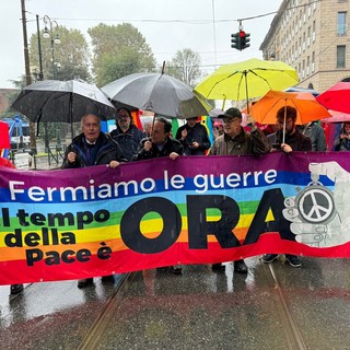 corteo manifestazione in strada