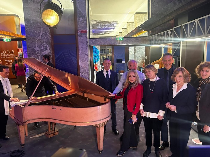 Al museo Rai di Torino il pianoforte di Fred Buscaglione e il vestito di Maria Giovanna Elmi