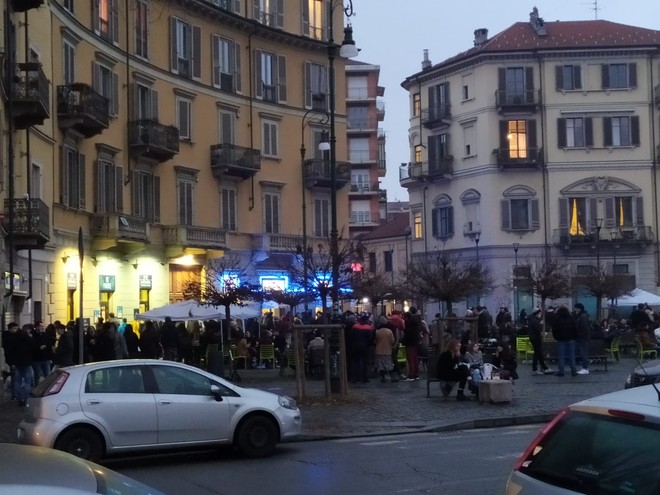 Movida, stop a lattine di birra e alcol dopo le 21 in venti zone di Torino: la mappa