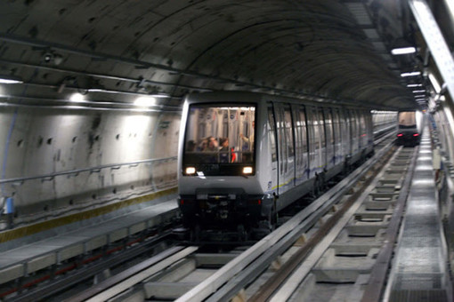 A Torino metropolitana ferma 20 minuti: &quot;Stiamo soccorrendo un passeggero&quot;