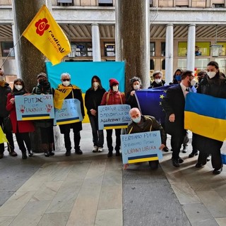 Sit in di solidarietà alla comunità ucraina dei Radicali in via Roma