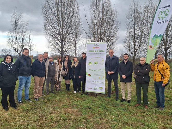 Torino pianta il suo futuro: nuovi alberi e un Bug Hotel ai Laghetti di Falchera