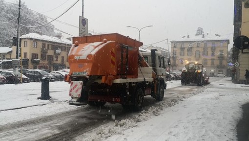 Arriva la prima neve: dalle 22 di questa sera spargisale in azione sulla collina di Torino