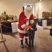 I bambini torinesi piangono la scomparsa di Giuseppe, il Babbo Natale delle feste di via