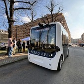 Per le strade di Torino la navetta senza autista. Per fine 2025 caricherà anche passeggeri