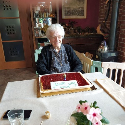 Moncalieri festeggia la carica dei 101 (anni) di nonna Amelia