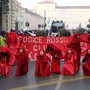 &quot;Ombre rosse&quot; nel centro di Torino: Extinction Rebellion suona l'allarme su clima e ambiente