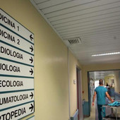 ospedale con indicazioni