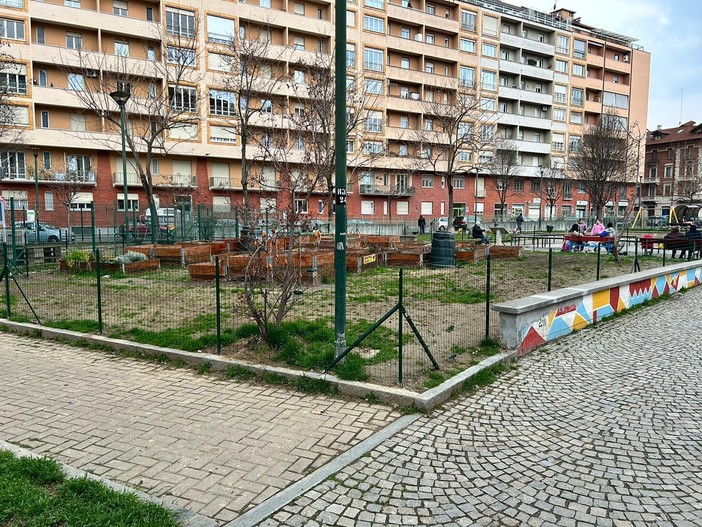 Borgo Campidoglio, recintati gli orti urbani di piazza Risorgimento: “Atti vandalici e abbandoni di deiezioni canine”