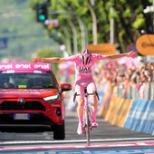 L'ultimo vincitore del Giro, lo sloveno Tadej Pogacar, in maglia rosa