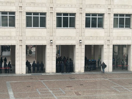 Un clima pesante ha accompagnato la cerimonia di inaugurazione al PoliTo