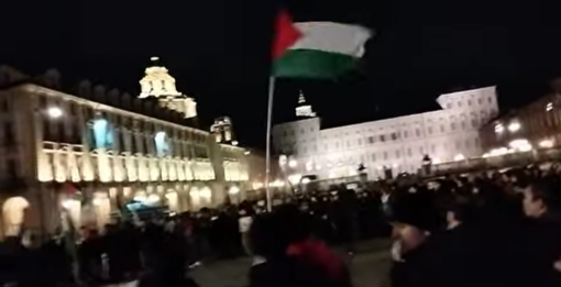 Manifestazione in piazza Castello a favore della Palestina