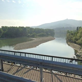 Il ponte della diga sul Po