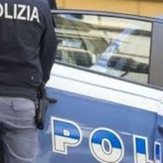 Tenta il furto su un'auto parcheggiata, ma fa scattare l'allarme: 45enne arrestato