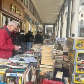 Al via Portici di Carta: centinaia di appassionati e curiosi al primo giorno dell’evento librario che apre l’autunno torinese [FOTO]