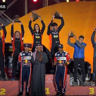 Podio finale della Parigi Dakar: sul terzo gradino Bottallo e Bedeschi