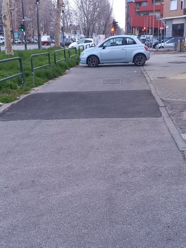 auto parcheggiata