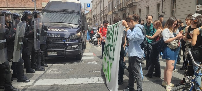 Protesta contro i due rettori al Festival dell'Economia