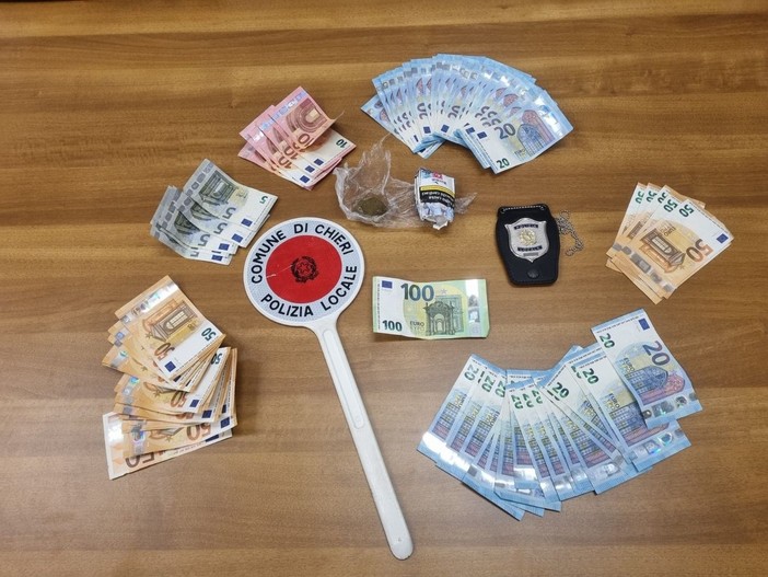 Il giovane è stato sorpreso con addosso droga e 660 euro in contanti