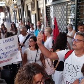 Manifestazione sotto l'ufficio regionale di corso Vittorio Emanuele