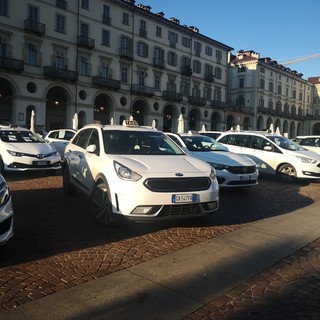 Contro l'abusivismo dilagante, taxisti torinesi sul piede di guerra