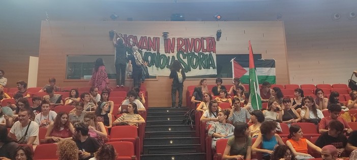 Università occupata, gli studenti consegnano le richieste al Rettore. E intanto un Dipartimento vota sì al boicottaggio