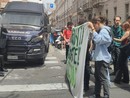 Corteo degli studenti contro il governo, tensione e scontri con la polizia in via Po [VIDEO]