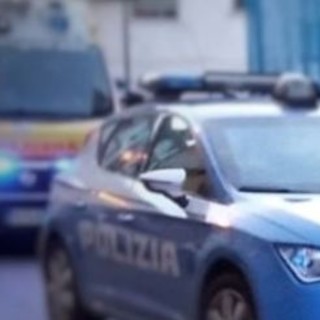 La figlia dei vicini si sente male: poliziotto la salva con il massaggio cardiaco