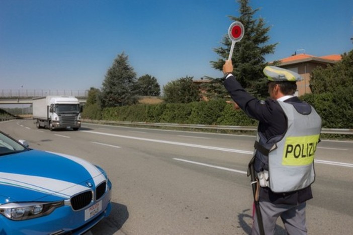 Sparò perché aggredito a martellate sull'Ivrea-Santhia, indagato poliziotto: &quot;Inaccettabile&quot;