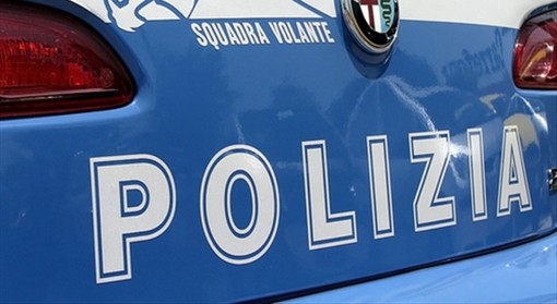 Tenta di buttarsi dal ponte Umberto I: donna salvata da un poliziotto