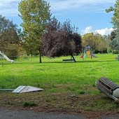 Nichelino, incivili e vandali rovinano il parco di via Trento