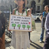 Una immagine della protesta di stamattina di fronte al Municipio