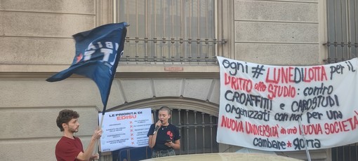 Caro affitti e sfratti per le Universiadi, tornano le proteste degli studenti in tenda