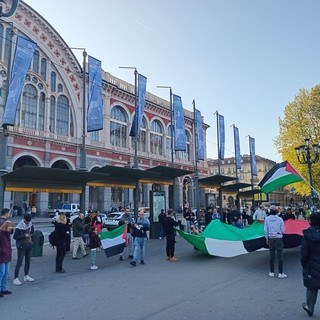 Presidio pro Palestina davanti alla stazione Porta Nuova: “No alla resa&quot;