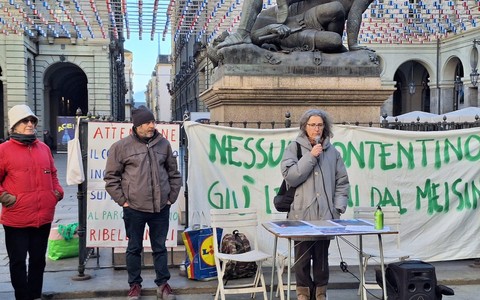 presidio davanti al Comune di Torino