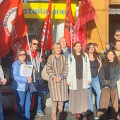 Contro la chiusura dei cinque uffici postali di Torino, presidio in via Nizza