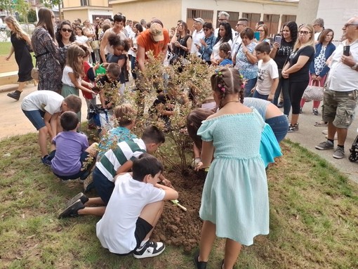 Nichelino, con la prima campanella scocca l'ora della piazza scolastica alla Disney