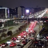 Un piccolo tamponamento e in Piazza Baldissera è il caos: code chilometriche e un trionfo di clacson [VIDEO]