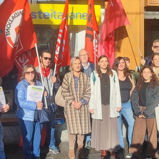 Contro la chiusura dei cinque uffici postali di Torino, presidio in via Nizza