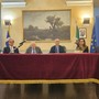 tavolata di relatori in occasione di una presentazione ufficiale