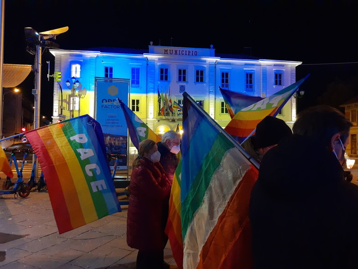 fiaccolata nichelino per la pace