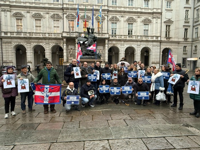 Flash mob della Lega contro il velo e gli sportelli anti-islamofobia