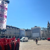 Piazza San Carlo si prepara a ospitare il Salone dell'Auto: in corso gli allestimenti di stand e palchi